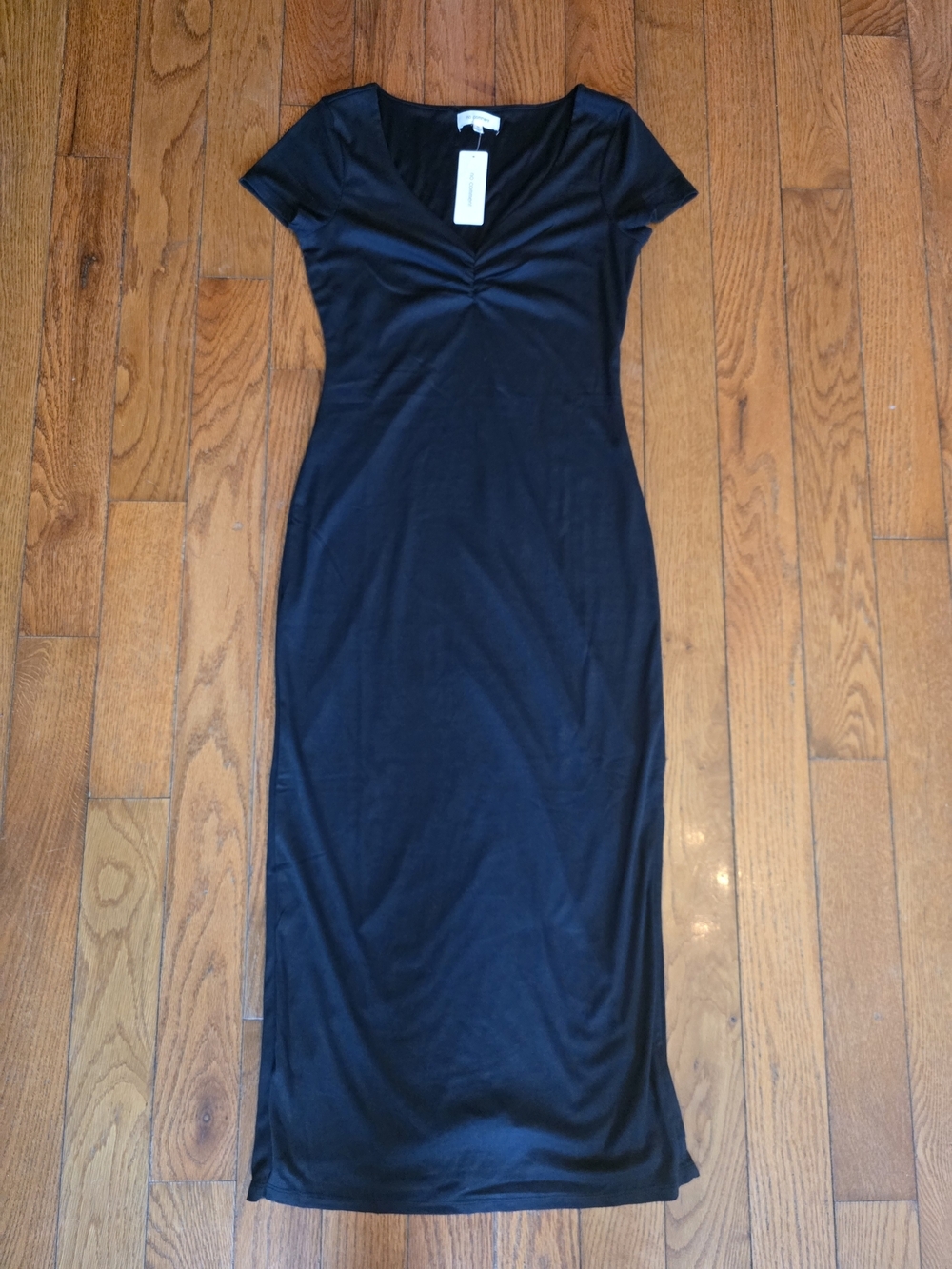 Classic Black V-Neck Midi Dress with Short Sleeves
